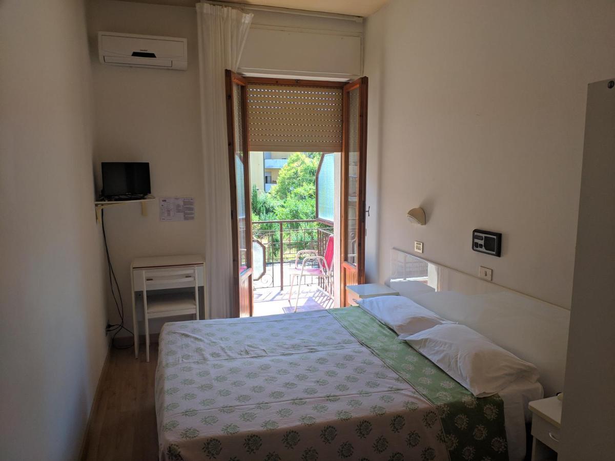 Hotel Luana Кианчано Терме Екстериор снимка