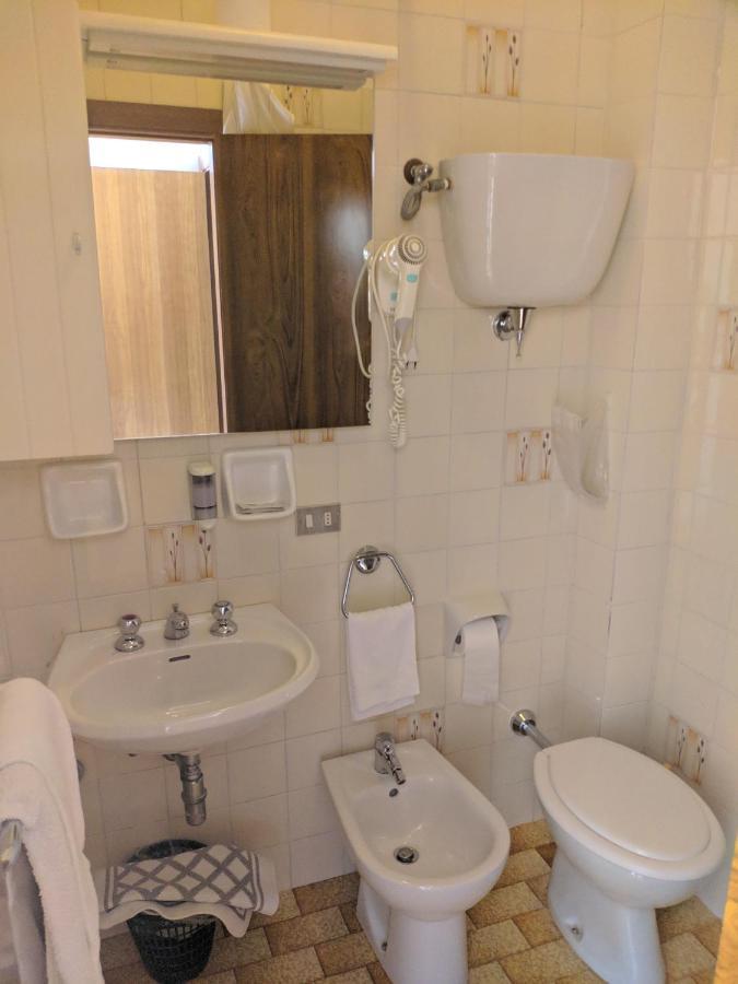 Hotel Luana Кианчано Терме Екстериор снимка